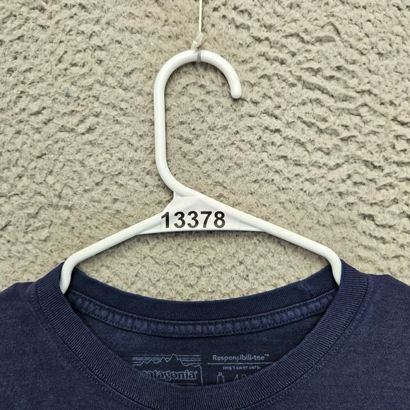 Patagonia T-Shirt Mens Size Medium Navy Blue Responsibili-tee Short Sleeve - Picture 8 of 8